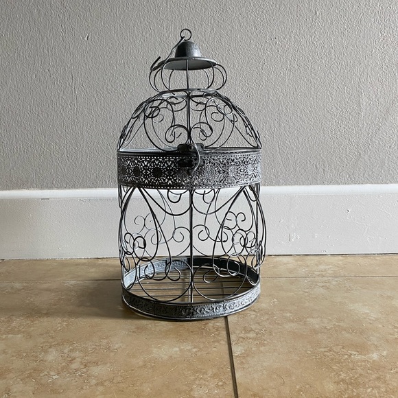 Beautiful Decorative Birdcage - Picture 1 of 2